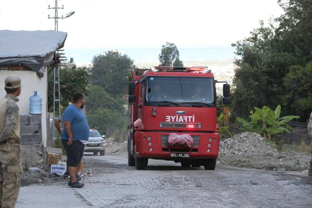Hatay'da alevler kontrolden çıktı: 2 bin kişi tahliye edildi 3